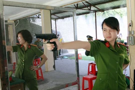 Hình ảnh đẹp của những nữ xạ thủ Công an Hà Nội