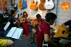 "Lò" dạy nhạc đang bị thả nổi