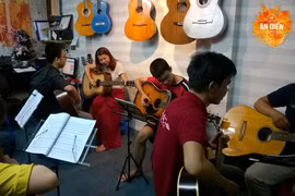 "Lò" dạy nhạc đang bị thả nổi