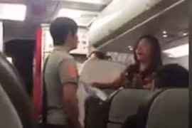 Nữ hành khách chửi bới, la hét trên máy bay bị cấm bay 12 tháng