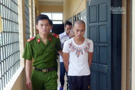 Người yêu bị hiếp dâm, bạn trai không cứu mà đứng xem cảnh "nóng"