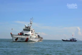 Cảnh sát biển cứu nạn tàu gặp sự cố trôi dạt trên biển