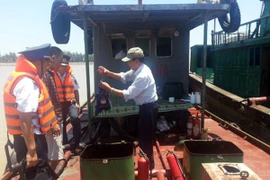 Cảnh sát biển bắt giữ tàu chở dầu lậu