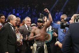 Mayweather ngạo nghễ thách Pacquiao tái đấu