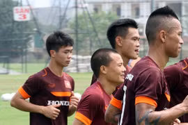 Công Phượng đăm chiêu bên các đàn anh ở Đội tuyển Việt Nam