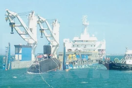 Tàu ngầm Kilo thứ 5 HQ-186 Đà Nẵng đã vào vịnh Cam Ranh an toàn