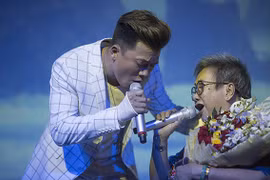 Khang Việt song ca cùng mẹ trong buổi ra mắt single mới