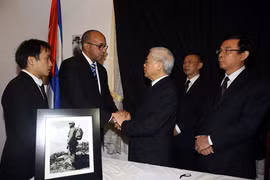 Các nhà lãnh đạo Việt Nam tưởng niệm đồng chí Fidel Castro