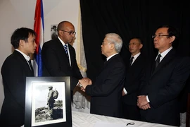 Các nhà lãnh đạo Việt Nam tưởng niệm đồng chí Fidel Castro