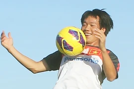 Tuyển Việt Nam hội quân, Tấn Tài đeo băng đội trưởng