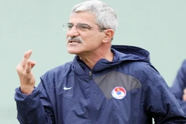 VFF nói không với HLV ngoại, Calisto quyết định đến Angola