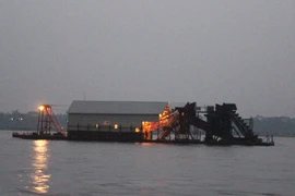 Nhận diện "cát tặc" trên các tuyến sông ở Hà Nội(Kỳ 2): Từ nạo vét đến tận thu 