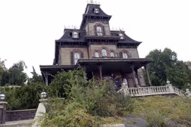 Tử vong trong ngôi nhà ma ám