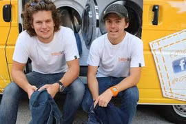 Giặt quần áo cho người vô gia cư