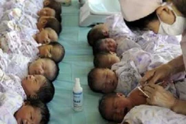 Trung Quốc cấm nhà buôn phân phối vaccine
