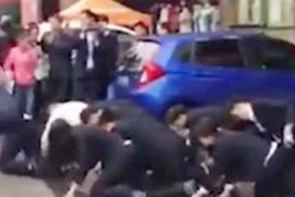 Bò khắp phố vì không đạt chỉ tiêu bán hàng