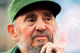 Lãnh tụ Fidel Castro bất ngờ xuất hiện trước công chúng 
