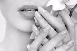 Ăn gì để móng tay khỏe đẹp?
