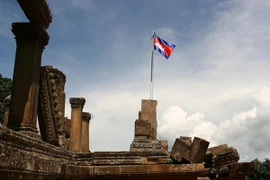 UAV bí ẩn phát nổ trên bầu trời ngôi đền Preah Vihear của Campuchia