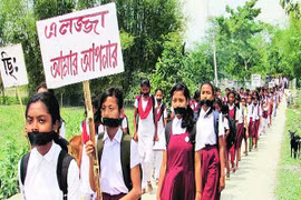 Thiếu nữ 16 tuổi bị cha, chú và anh trai cưỡng hiếp