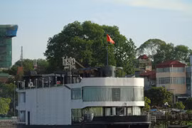 Nhà nổi, du thuyền Hồ Tây không di dời trước 10-3 sẽ bị cưỡng chế