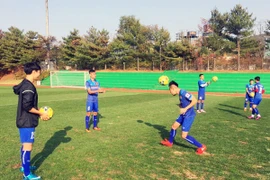 Sân tập của ĐT Việt Nam ở Hàn Quốc bị chê xấu thảm hại