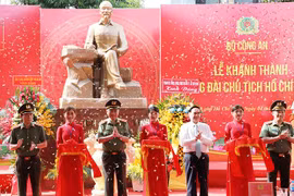 Khánh thành Tượng đài Chủ tịch Hồ Chí Minh trong khuôn viên Cơ quan Bộ Công an 