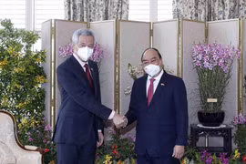 Chủ tịch nước Nguyễn Xuân Phúc hội đàm với Thủ tướng Lý Hiển Long 