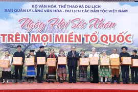 Chủ tịch nước Nguyễn Xuân Phúc dự “Ngày hội sắc xuân trên mọi miền Tổ quốc” 