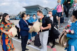 Thế giới thích ứng an toàn, dần sống chung với đại dịch Covid-19 