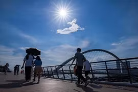 Nhiều thành phố ở Trung Quốc ghi nhận mức nhiệt cao kỷ lục, có người tử vong vì say nắng 