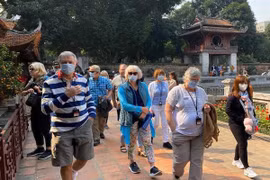 Thế giới chuyển mạnh sang sống chung với dịch Covid-19