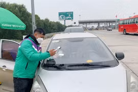 Dán thẻ thu phí tự động không dừng sẽ mất phí 120.000 đồng 