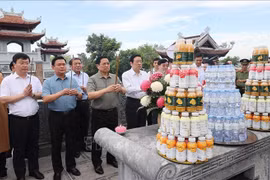 Thủ tướng tưởng niệm, tri ân Chủ tịch Hồ Chí Minh và các anh hùng liệt sĩ 