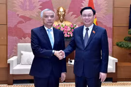 Chủ tịch Quốc hội Vương Đình Huệ tiếp Phó Chủ tịch Quốc hội Lào 