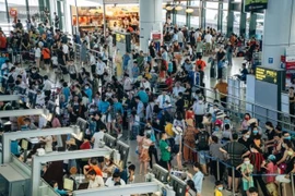 Tết Nguyên đán càng đến gần, vé máy bay, tàu hỏa càng “nóng”