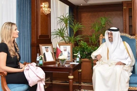 Từ nghi vấn người thân của quan chức cấp cao mang theo va li tiền mặt