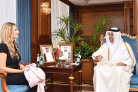 Từ nghi vấn người thân của quan chức cấp cao mang theo va li tiền mặt