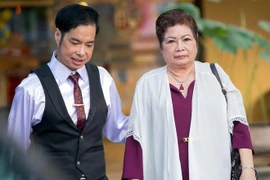 Ca sĩ Ngọc Sơn “sốc” trước sự ra đi của mẹ ruột