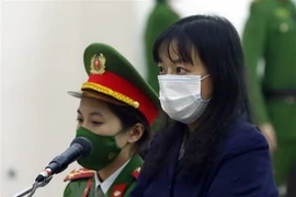 “Núp bóng” giải thưởng để can thiệp và chống phá 