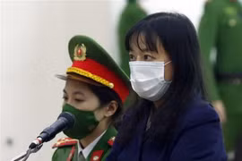 “Núp bóng” giải thưởng để can thiệp và chống phá 