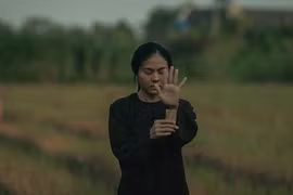 Diễn viên Vân Trang đóng phim kinh dị “Chuyện ma gần nhà” 