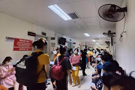 Giá viện phí thấp, bệnh viện công khó giữ chân bác sỹ giỏi