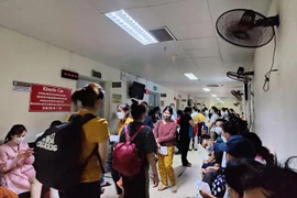 Giá viện phí thấp, bệnh viện công khó giữ chân bác sỹ giỏi