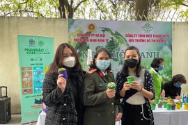 Bông hồng thép của đơn vị, người mẹ hiền của gia đình