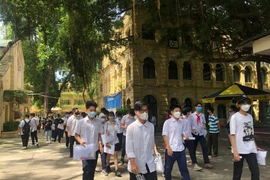 Phụ huynh bức xúc với các khoản lạm thu đầu năm học