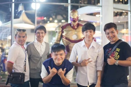 Theo chân stylist Trịnh Tú Trung dạo chơi Bangkok cùng hot boy Fluke Pongsatorn