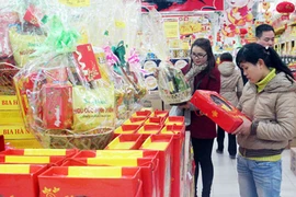 Hàng Tết, không lo "sốc" giá