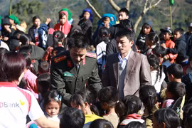 Tết ấm đến với trẻ em vùng cao