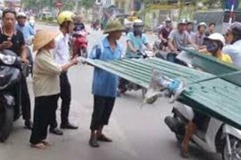 Hà Nội: Thêm 1 phụ nữ thiệt mạng bởi xe chở tôn